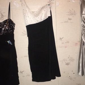 1 shoulder strap white,black homecoming dress